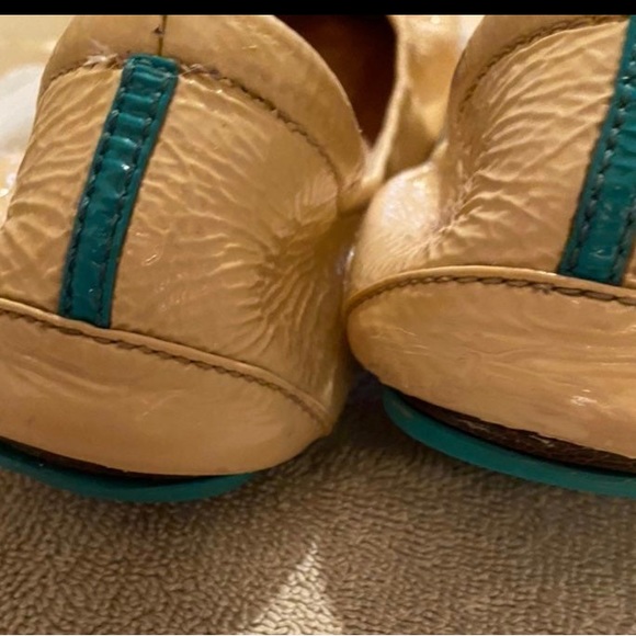 Tieks  biscotti cream patent leather size 11 - Picture 3 of 6